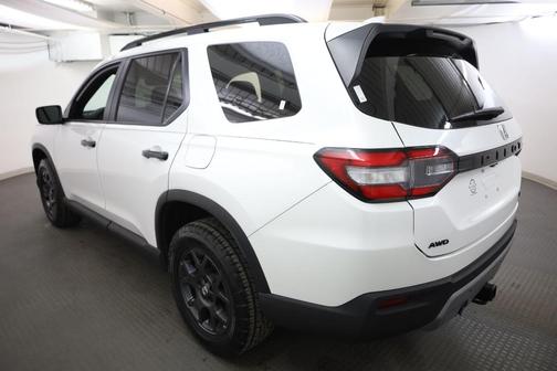 Platinum White Pearl 2023 Honda Pilot TrailSport