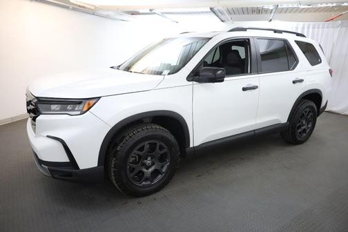 Platinum White Pearl 2023 Honda Pilot TrailSport