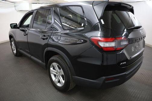 Crystal Black Pearl 2023 Honda Pilot LX