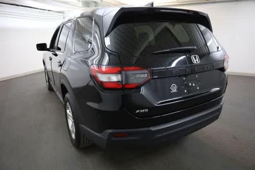 Crystal Black Pearl 2023 Honda Pilot LX