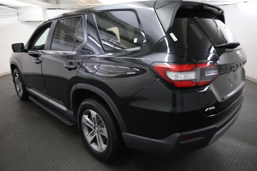 SELECT 2023 Honda Pilot EX-L 8-Passenger