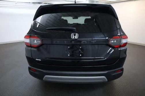 Crystal Black Pearl 2023 Honda Pilot EX-L 8-Passenger