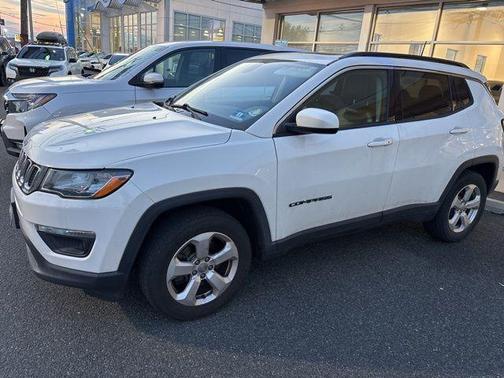 White Clearcoat 2018 Jeep Compass Latitude