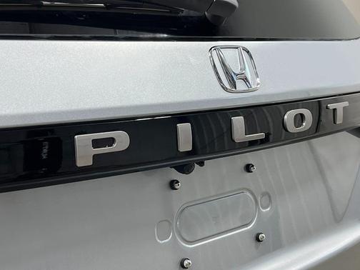 Solar Silver Metallic 2026 Honda Pilot Elite