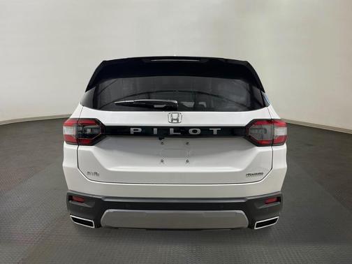 Platinum White Pearl 2026 Honda Pilot Touring