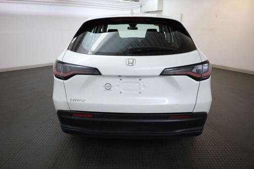 Platinum White Pearl 2024 Honda HR-V LX