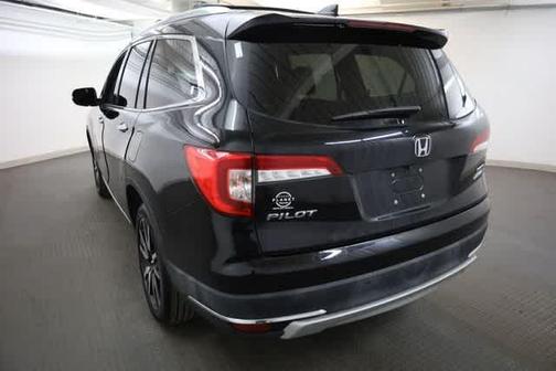 Crystal Black Pearl 2020 Honda Pilot Touring 7-Passenger
