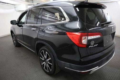 Crystal Black Pearl 2020 Honda Pilot Touring 7-Passenger
