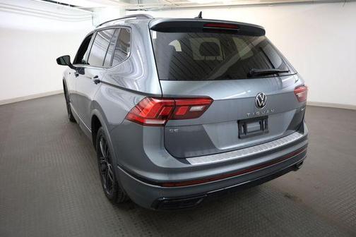 Platinum Gray Metallic 2022 Volkswagen Tiguan 2.0T SE R-Line Black