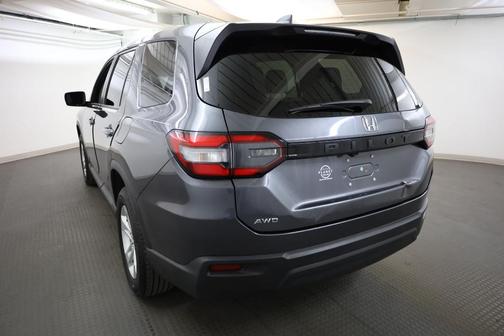 Modern Steel Metallic 2023 Honda Pilot LX