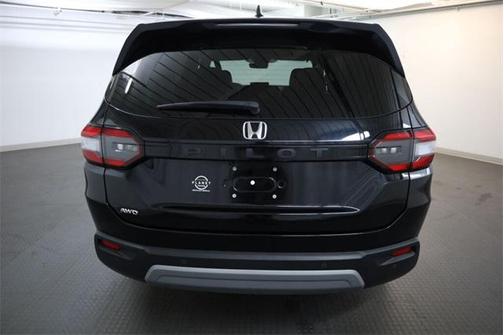 2023 Honda Pilot EX-L 8-Passenger