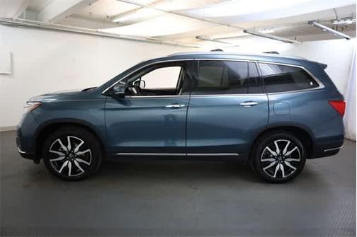 2022 Honda Pilot Touring 8-Passenger