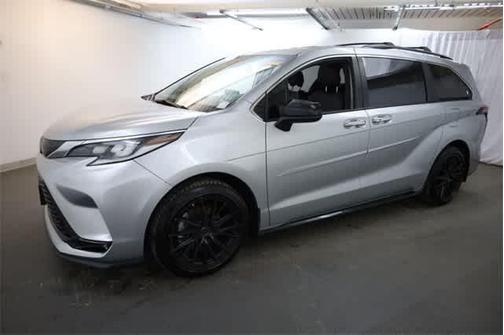 2022 Toyota Sienna XSE 7 Passenger