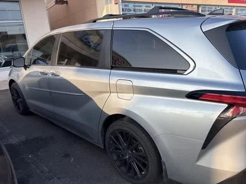 2022 Toyota Sienna XSE 7 Passenger