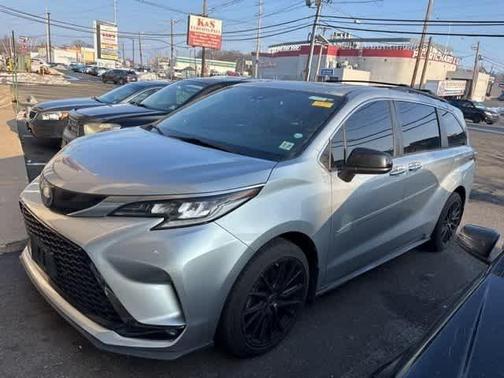 2022 Toyota Sienna XSE 7 Passenger
