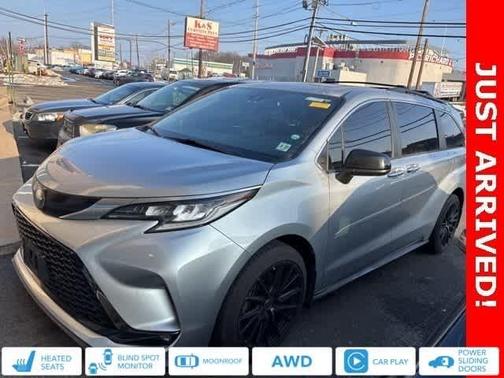 2022 Toyota Sienna XSE 7 Passenger