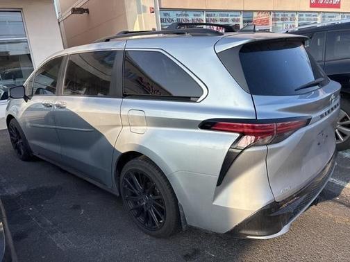 2022 Toyota Sienna XSE 7 Passenger