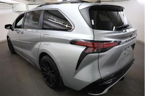 2022 Toyota Sienna XSE 7 Passenger