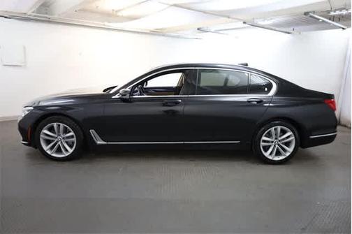 2016 BMW 750 i xDrive