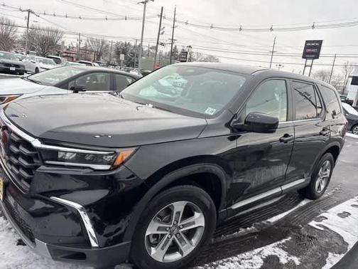 2023 Honda Pilot EX-L 8-Passenger