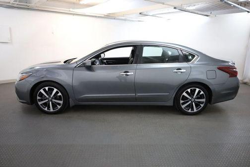 Gun Metallic 2017 Nissan Altima 2.5 SR