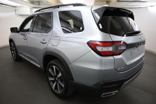 Lunar Silver Metallic 2024 Honda Pilot Touring