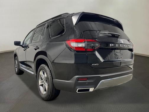 Crystal Black Pearl 2026 Honda Pilot EX-L