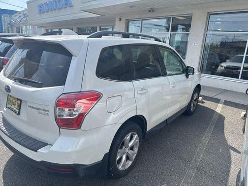 Crystal White Pearl 2016 Subaru Forester 2.5i Limited