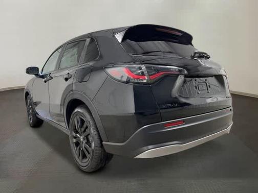 Crystal Black Pearl 2027 Honda HR-V Sport