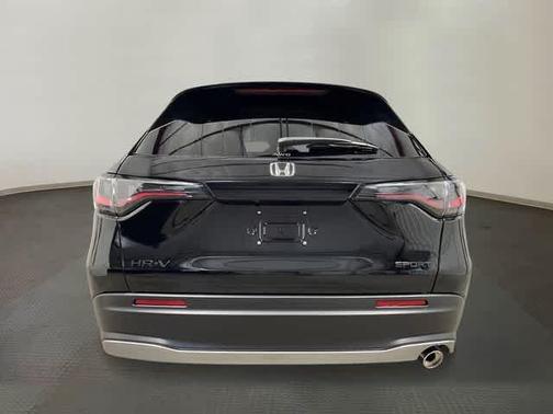 Crystal Black Pearl 2027 Honda HR-V Sport