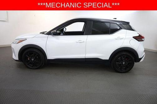 Aspen White / Super Black 2021 Nissan Kicks SV