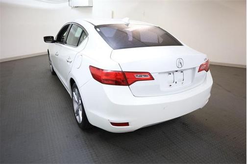 2013 Acura ILX 2.0L w/Premium Package