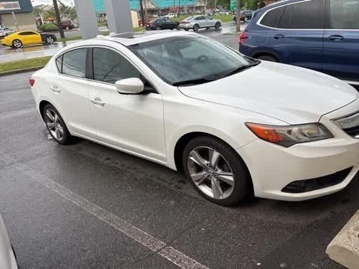2013 Acura ILX 2.0L w/Premium Package