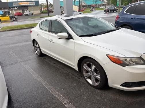 2013 Acura ILX 2.0L w/Premium Package