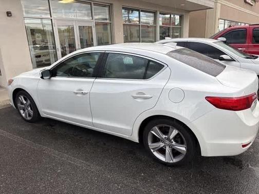 2013 Acura ILX 2.0L w/Premium Package