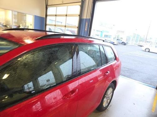 2016 Volkswagen Golf SportWagen TSI S 4-Door