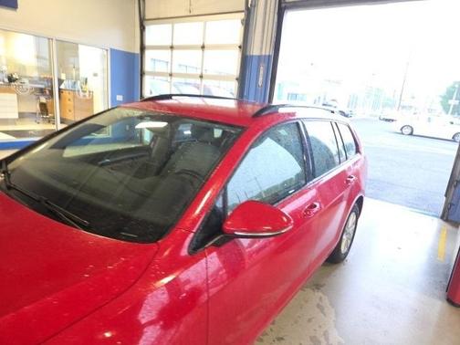 2016 Volkswagen Golf SportWagen TSI S 4-Door
