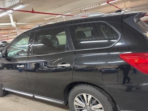 2020 Nissan Pathfinder S