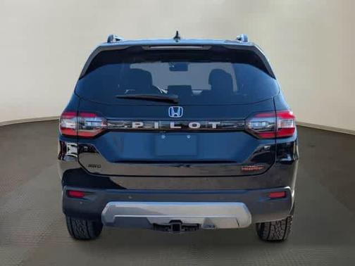 Crystal Black Pearl 2026 Honda Pilot TrailSport