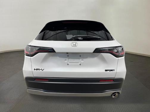 Platinum White Pearl 2026 Honda HR-V Sport