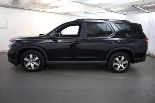Crystal Black Pearl 2023 Honda Pilot Sport