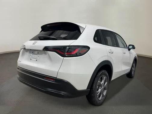 Platinum White Pearl 2027 Honda HR-V LX