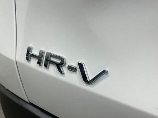 Platinum White Pearl 2027 Honda HR-V LX