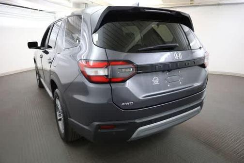 Modern Steel Metallic 2023 Honda Pilot EX-L 8-Passenger