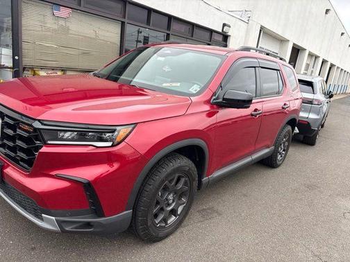 Radiant 2025 Honda Pilot TrailSport