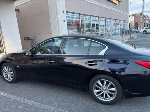 2015 INFINITI Q50 Base