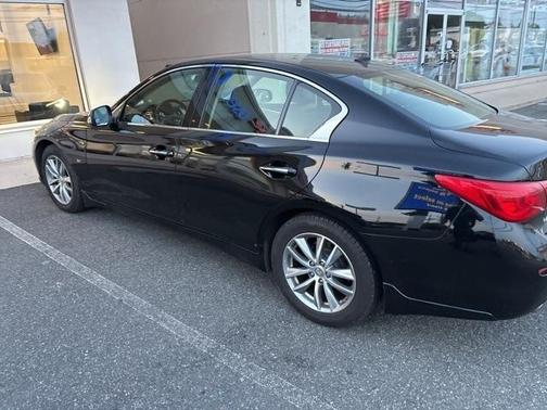 2015 INFINITI Q50 Base