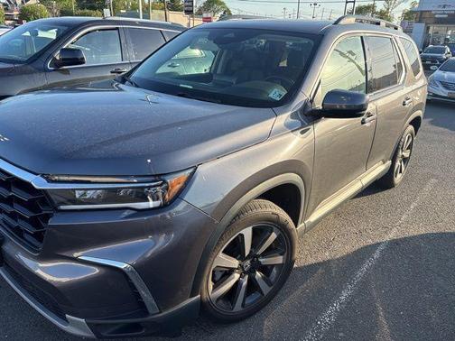 Modern Steel Metallic 2025 Honda Pilot Sport