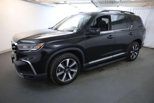 Crystal Black Pearl 2023 Honda Pilot Touring
