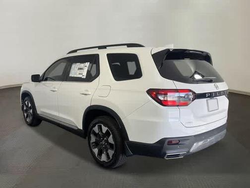 Platinum White Pearl 2026 Honda Pilot Elite